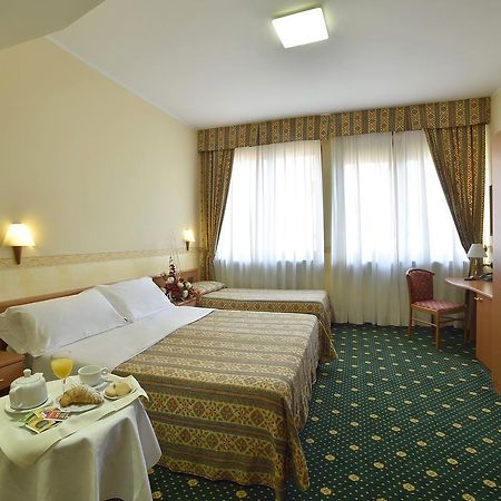 Отель Dropiluc Druento Экстерьер фото